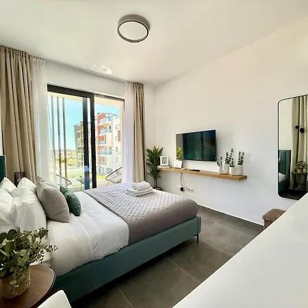 And Chill -luxury In Kato Apartment